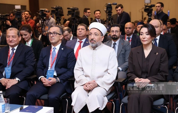 В Баку прошел II Форум религиозных деятелей