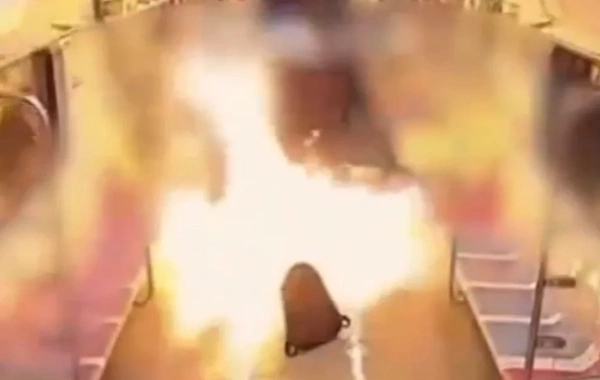 Man set fire to a subway train with people due to divorce