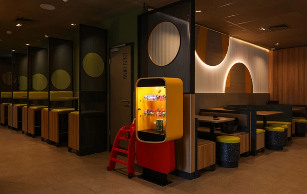 Yeni "McDonald"s" restoranı "Port Baku Mall"un qarşısında fəaliyyətə başlayıb