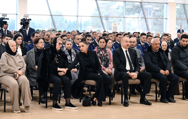 İlham Əliyev təyyarə qəzasında həlak olan ekipaj üzvlərinin vida mərasimində iştirak edib
