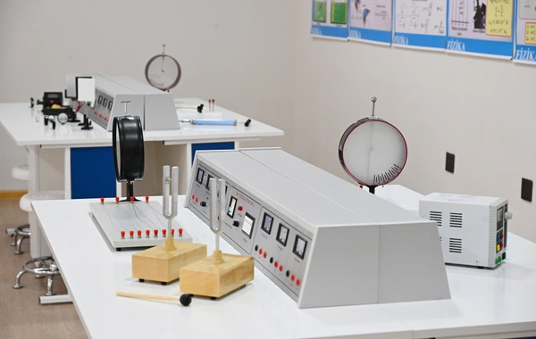 Лейла Алиева и Алена Алиева побывали в центре STEAM и полной средней школе номер 37 в Гяндже