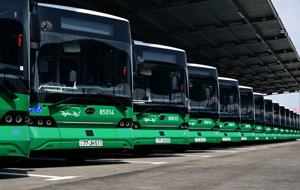 Prezident Naxçıvanda elektrik mühərrikli yeni avtobuslara baxıb, dəmir yolu infrastrukturunda aparılan yenidənqurma işləri ilə tanış olub