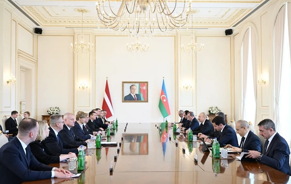 Azərbaycan və Latviya prezidentlərinin geniş tərkibdə görüşü keçirilib