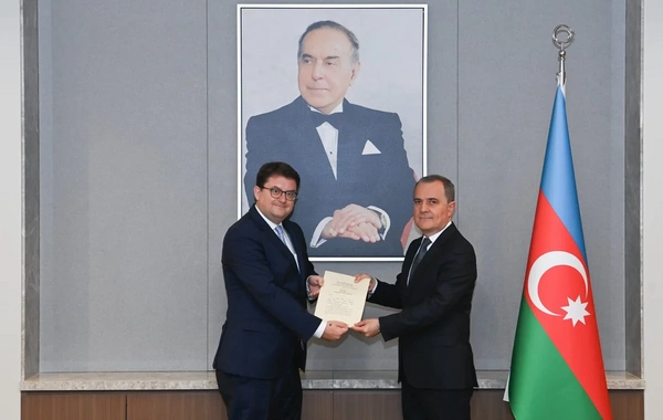 Avstriyanın yeni səfiri etimadnaməsinin surətini Ceyhun Bayramova təqdim edib