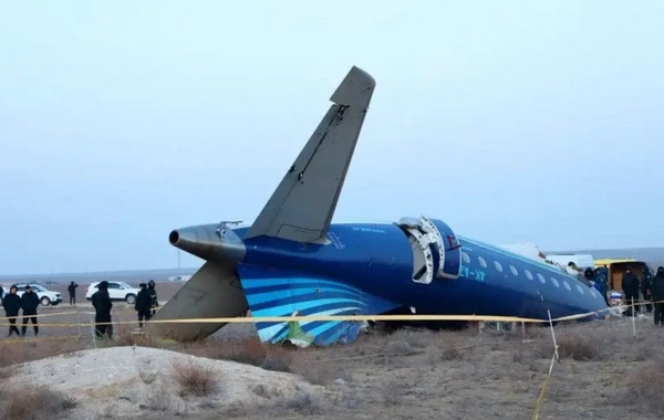 На месте крушения самолета AZAL близ Актау появился мемориал