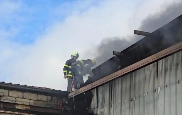 Binəqədidə yerləşən anbarda baş vermiş yanğın nəzarətə götürülüb