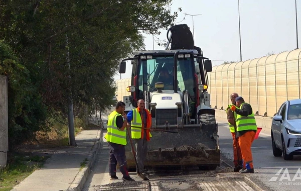 Bakı Dairəvi yolunun köməkçi hissəsində təmir işləri aparılır
