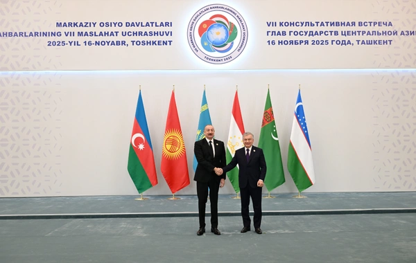 Prezident İlham Əliyev Daşkənddəki Konqres Mərkəzinə gəlib