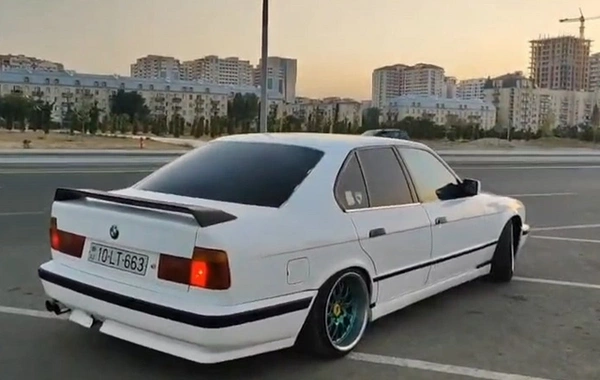 BMW-nin içərisində yanaraq ölən sürücünün və avtomobilinin GÖRÜNTÜSÜ