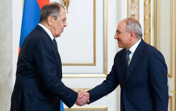 Lavrov İrəvanda Paşinyanla görüşüb