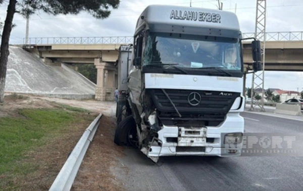 Bakı-Quba yolunda yük maşını ilə sərnişin avtobusu toqquşub, xəsarət alanlar var