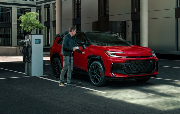 Tamamilə Yeni RAV4 – Hər macərada daha möhkəm və daha rahat