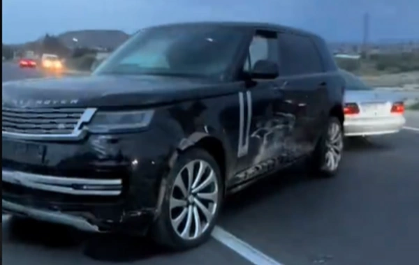 Mercedeslə Range Rover toqquşdu