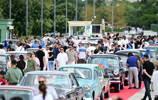 Bakıda klassik avtomobillərin sərgisi keçirilir