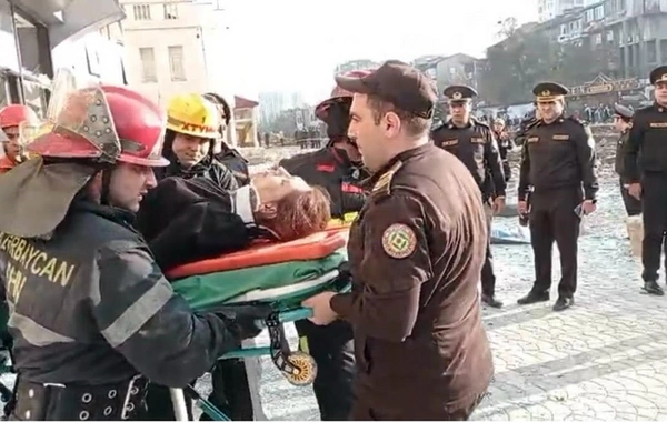 Bakıda ofis binasında PARTLAYIŞ: Xilasetmə görüntüləri