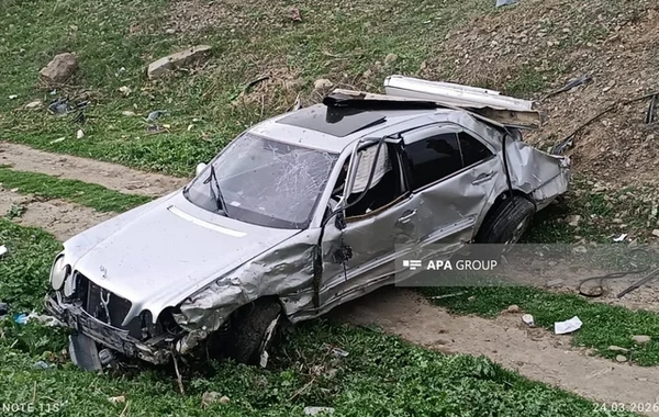 Tovuzda Mercedes AŞDI: Ölən var