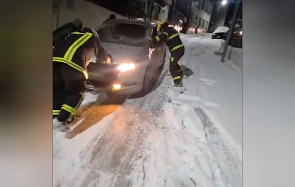 Xankəndidə yollar buz bağladı - Köməksiz qalan vətəndaşlar belə xilas edildi
