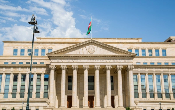 Ali Məhkəmə: Uşaqla ünsiyyətə icazə verməyən valideyndən mənəvi zərər tutula bilər