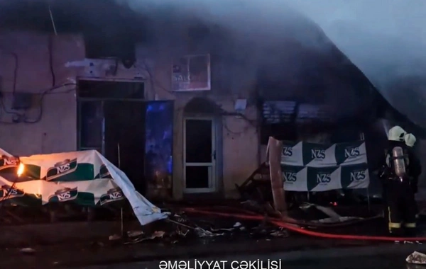 На рынке в Баку произошел пожар