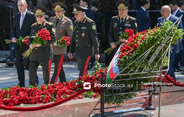 В Азербайджане чтят память общенационального лидера Гейдара Алиева