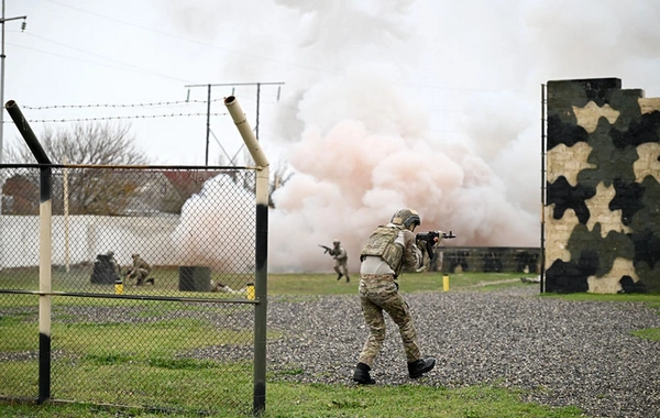 Закир Гасанов и военная делегация Узбекистана посетили воинскую часть коммандос