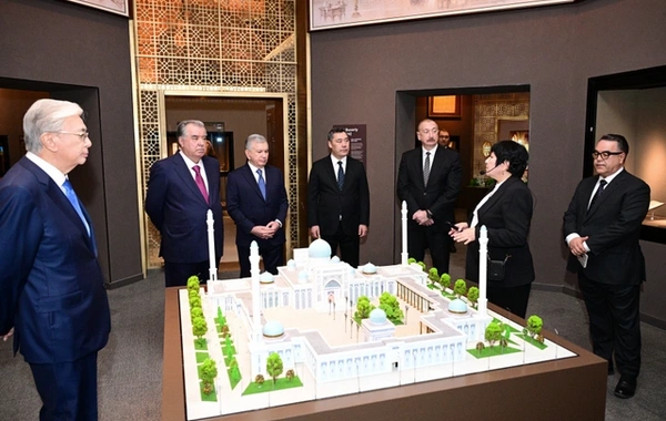 Президент Ильхам Алиев посетил Центр исламской цивилизации в Ташкенте