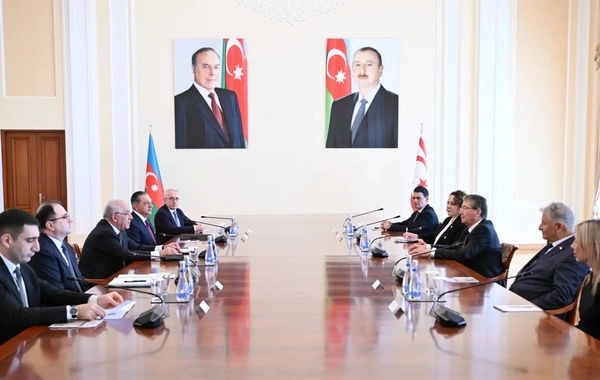 Əli Əsədov Şimali Kiprin Baş naziri ilə görüşüb