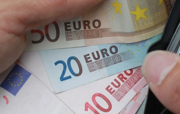 Daha bir ölkə avroya keçmək istəyir