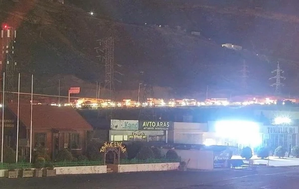 Bakı dairəvi yolda nəqliyyat vasitəsi yanıb, sıxlıq yaranıb