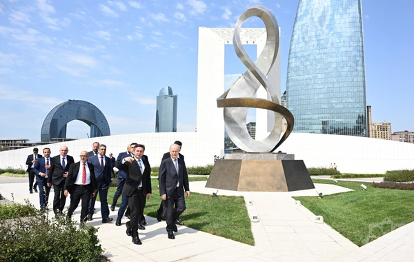 Fələstin Dövlətinin Baş naziri Bakıda Zəfər parkını ziyarət edib