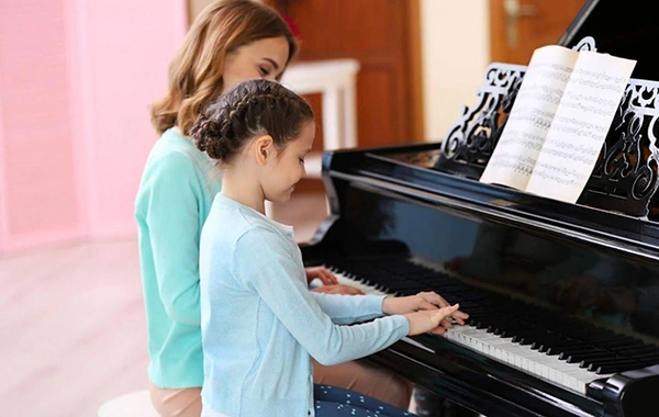 Uşaq musiqi, incəsənət və rəssamlıq məktəblərində sertifikasiyanın tətbiqi I oxunuşda təsdiqlənib