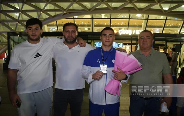 Avropa çempionatında tarixi nəticəyə imza atan Azərbaycan cüdoçuları Vətənə qayıdıb