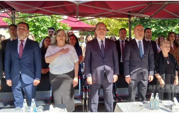Emin Əmrullayev Gəncədə Son zəng mərasimində iştirak edib