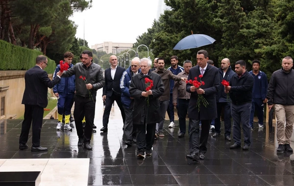 "Fənərbağça"nın nümayəndələri Heydər Əliyevin məzarını və Şəhidlər xiyabanını ziyarət ediblər