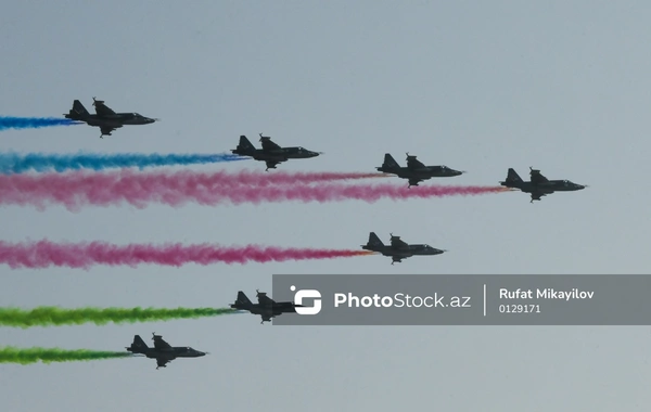 Bakıdakı hərbi paraddan maraqlı FOTOLAR