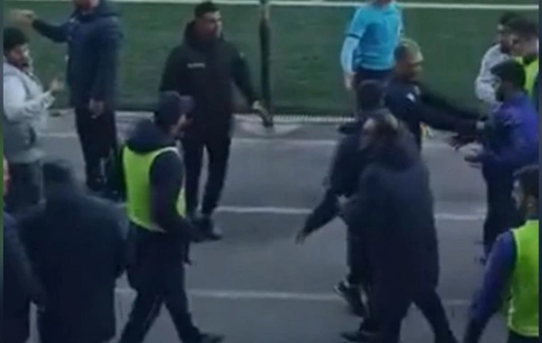 Ayxan Abbasovla Saşa İliç arasında qalmaqal: Hər iki məşqçi meydandan qovuldu