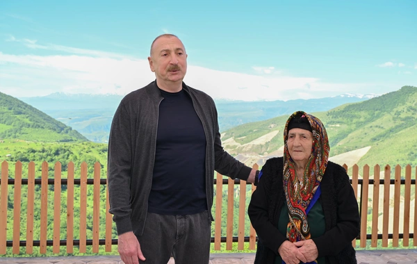 Prezident İlham Əliyev Şuşanın Böyük Qaladərəsi kəndində görülən işlərlə tanış olub, sakinlərlə görüşüb