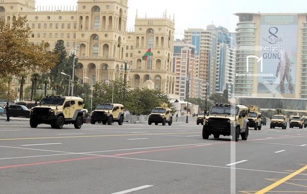 В Баку прошел марш военнослужащих в честь Дня Победы