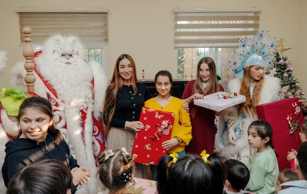 Leyla Əliyeva, Arzu Əliyeva və Alyona Əliyeva "Təmiz Dünya" sığınacağındakı uşaqların bayram sevincinə şərik olublar