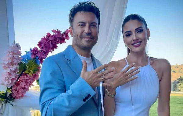 44 yaşlı aktyor aparıcı ilə nişanlandı
