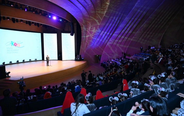 Leyla Əliyeva və Alyona Əliyeva  mükafatlandırma mərasimində iştirak ediblər