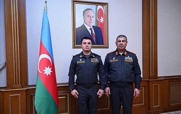 Zakir Həsənov hərbçilərə ali hərbi rütbələr təqdim edib