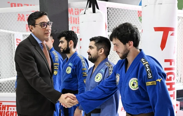 Fərid Qayıbov yeni idman zalının açılışında iştirak edib
