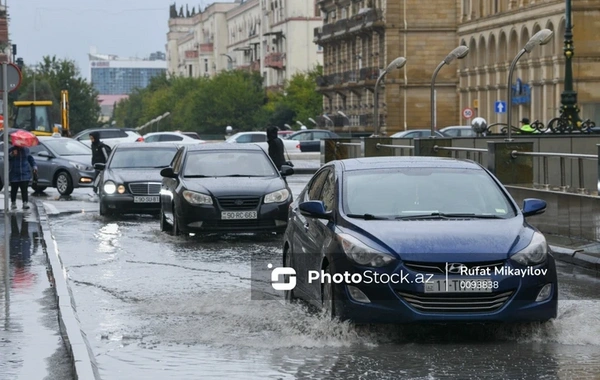 Непрекращающийся дождь в Баку привел к удручающим последствиям