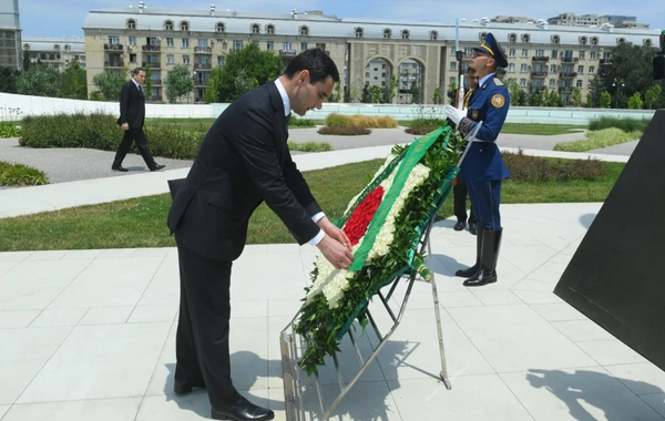 Türkmənistan Prezidenti Zəfər parkını ziyarət edib