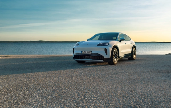 İkonadan ilhamlanıb: Yeni Porsche Cayenne Coupe Electric