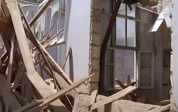 В Азербайджане мужчина погиб под обрушившимся бетоном при ремонте дома