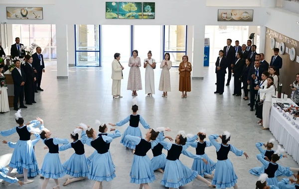 Birinci xanım Mehriban Əliyeva Çolpon-Atada "Altın-Balalık" sağlamlıq və reabilitasiya mərkəzi ilə tanış olub