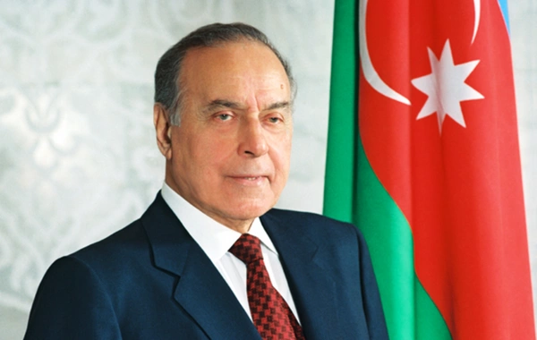 Əli Əhmədov: Heydər Əliyev xalqın tarixini yaradan və yaşadan dahi liderdir