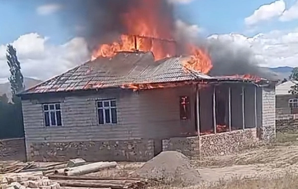 Şərurda yarımtikili evdə yanğın olub